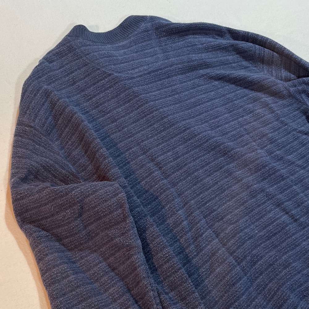 Tommy Bahama Navy Crewneck Sweater Classic Knit Design Relaxed Fit XL - Picture 10 of 12